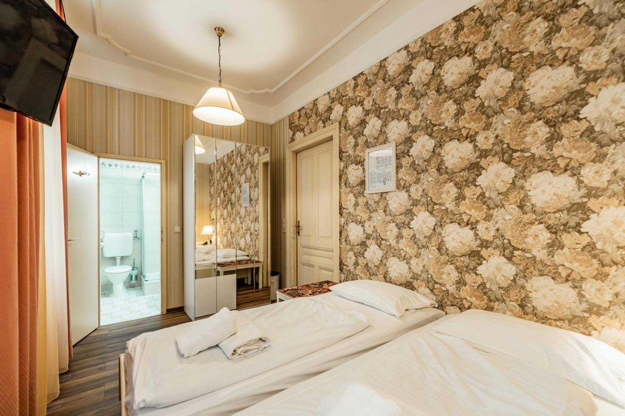 Hotel Pension Baronesse Vienna Exterior photo
