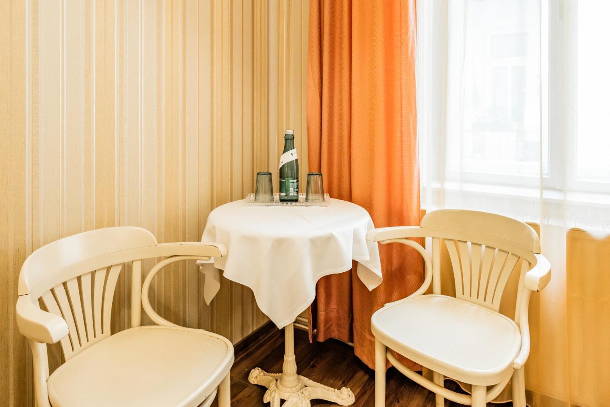 Hotel Pension Baronesse Vienna Exterior photo