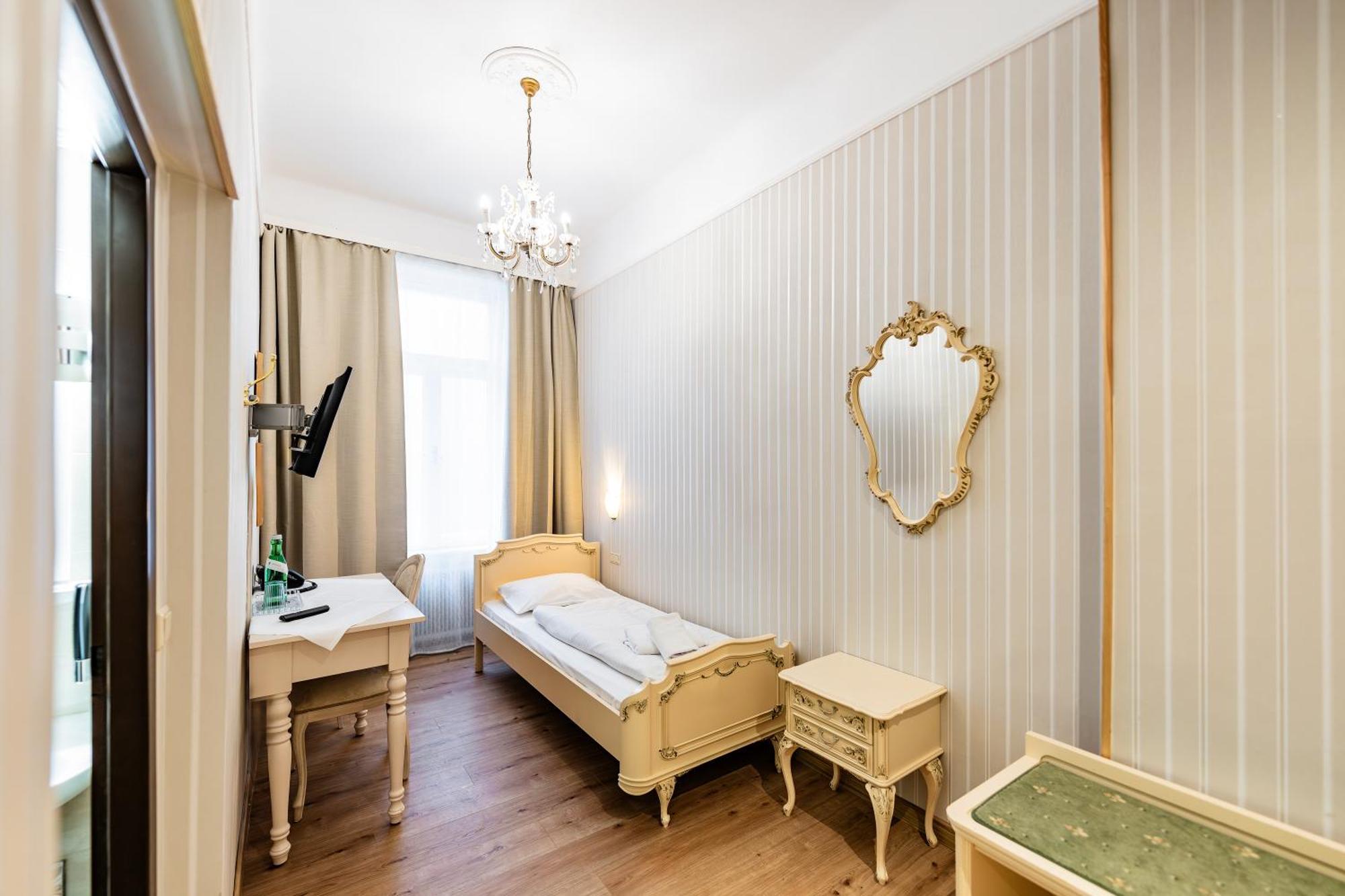 Hotel Pension Baronesse Vienna Exterior photo