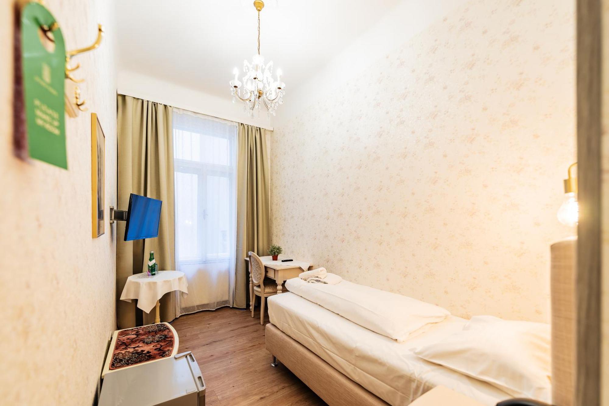 Hotel Pension Baronesse Vienna Exterior photo