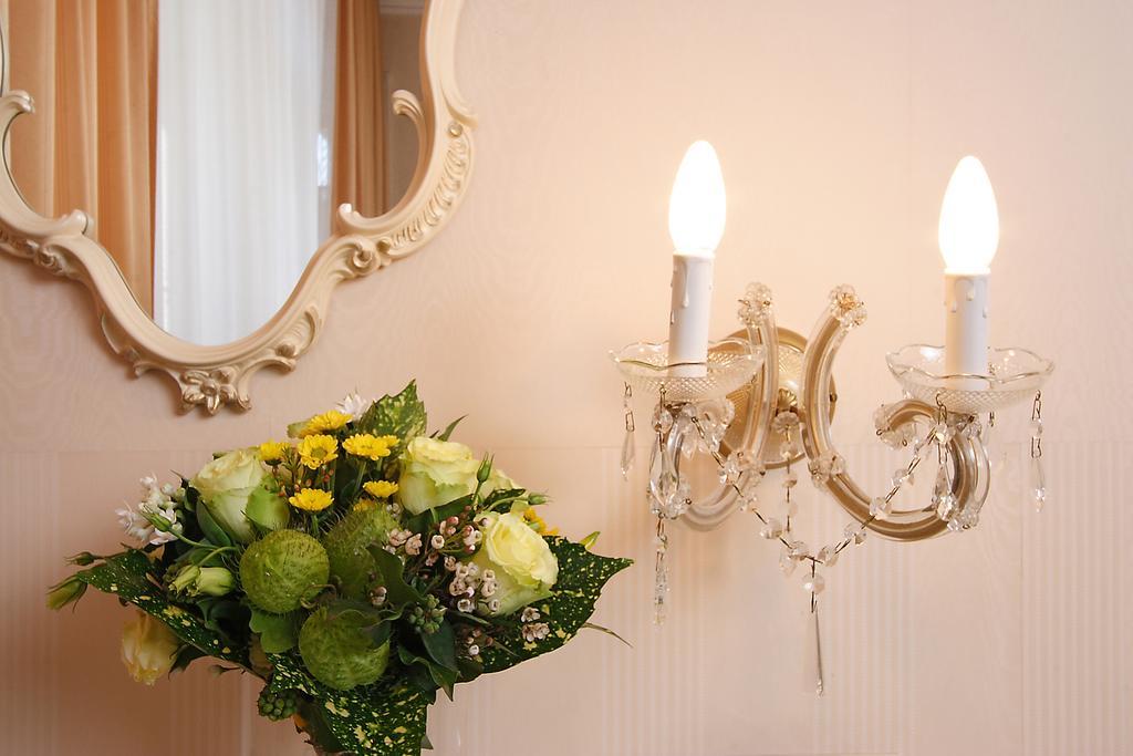 Hotel Pension Baronesse Vienna Exterior photo